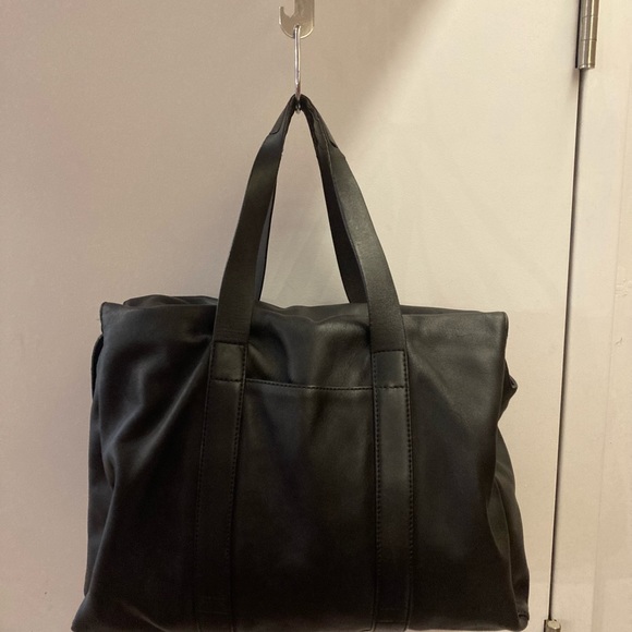 100% Aritzia Six Eleven Mc Duffle Large Leather Bag - Picture 6 of 9